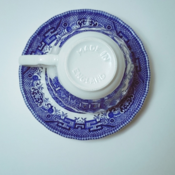 Vintage Blue Willow tea cup & saucer - Picture 6 of 8